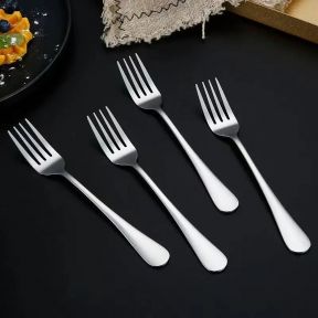 4 Dinner Forks